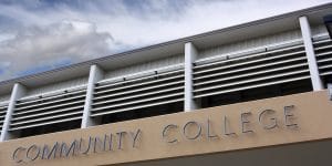 community college üniversitesinde Eğitim