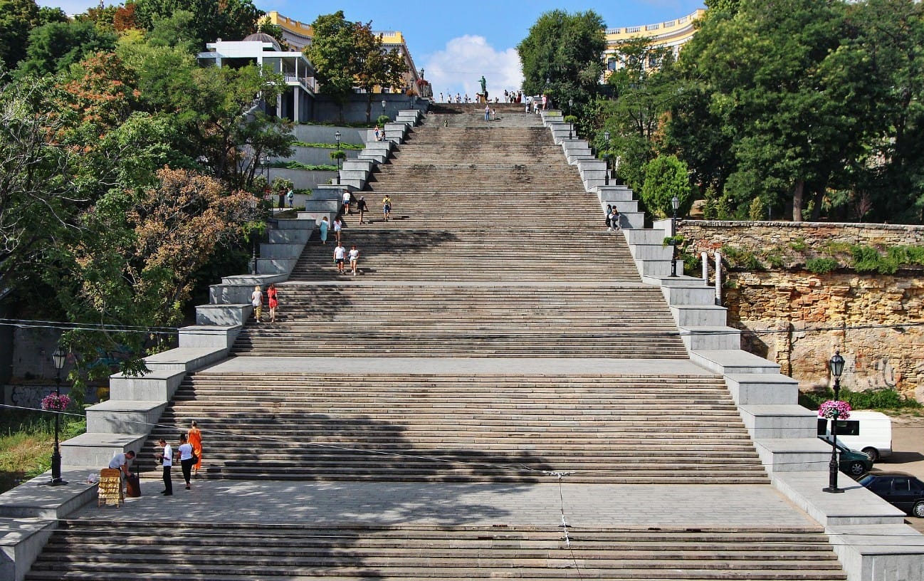 Bir liman kenti olan Odessa’nın sembolü Potemkin merdivenleri.