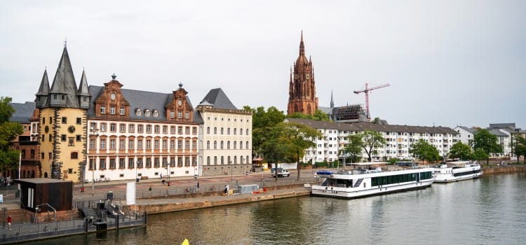 Frankfurt şehir manzarası, Almanya'da üniversite eğitimi